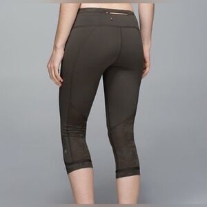 Lululemon Run for Days Green Crop Capri Leggings with Camo Print Detail